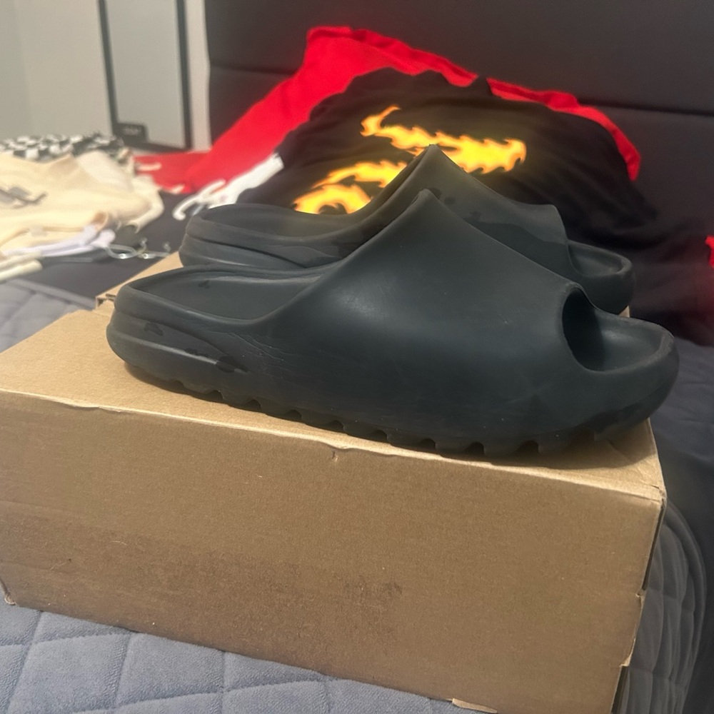 Black onyx yeezy slides
